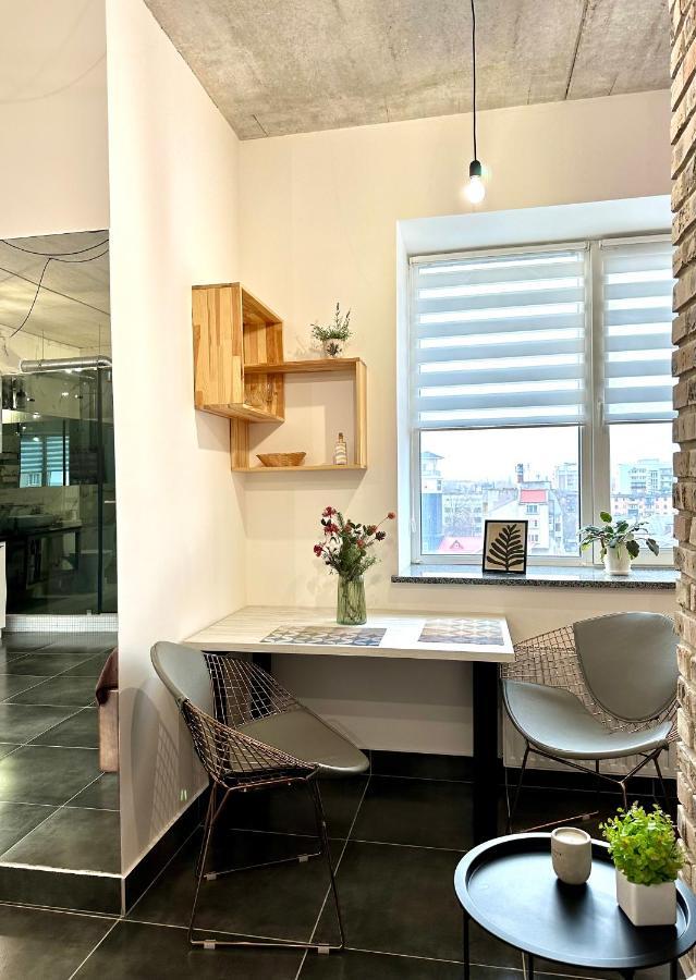 Designer Apartments In The City Center Rivne Esterno foto