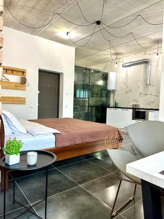 Designer Apartments In The City Center Rivne Esterno foto