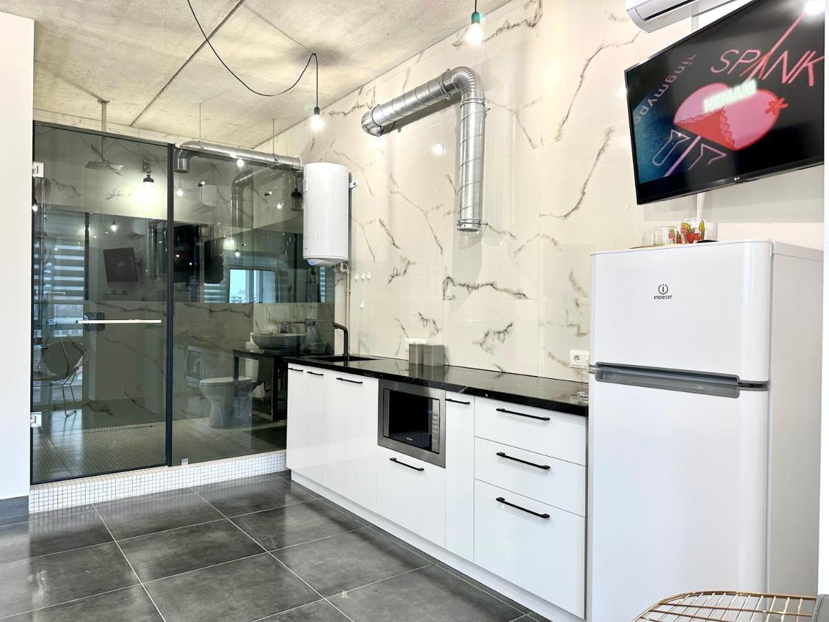 Designer Apartments In The City Center Rivne Esterno foto