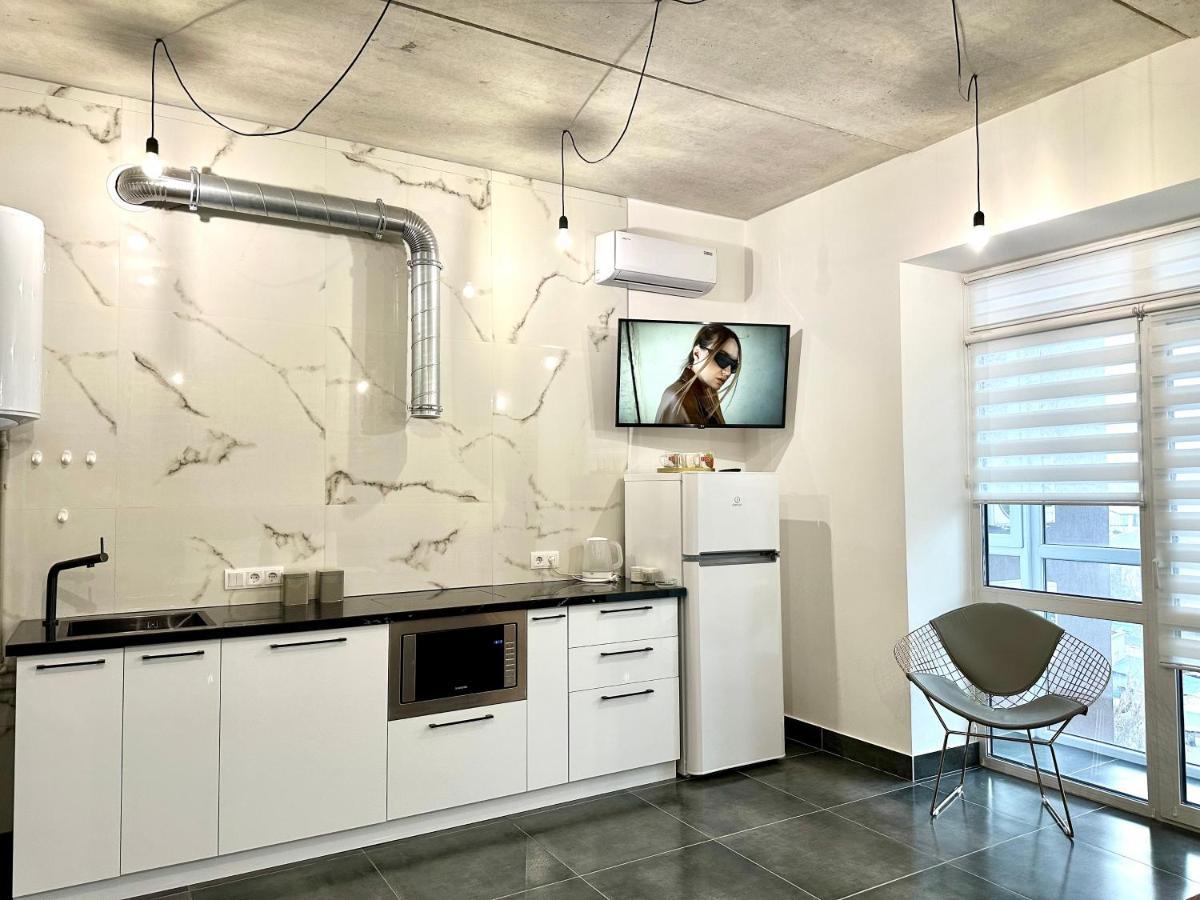 Designer Apartments In The City Center Rivne Esterno foto