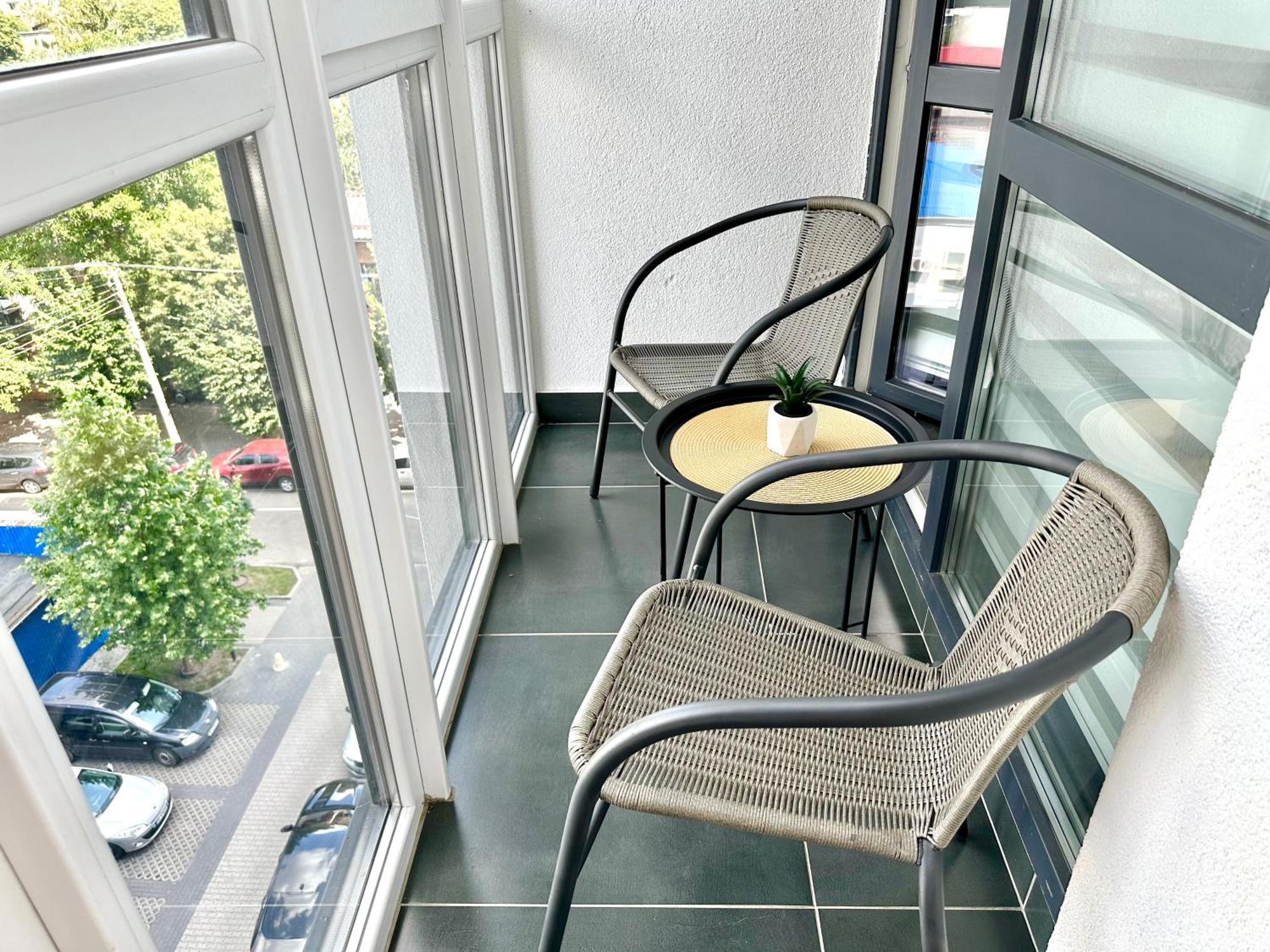 Designer Apartments In The City Center Rivne Esterno foto