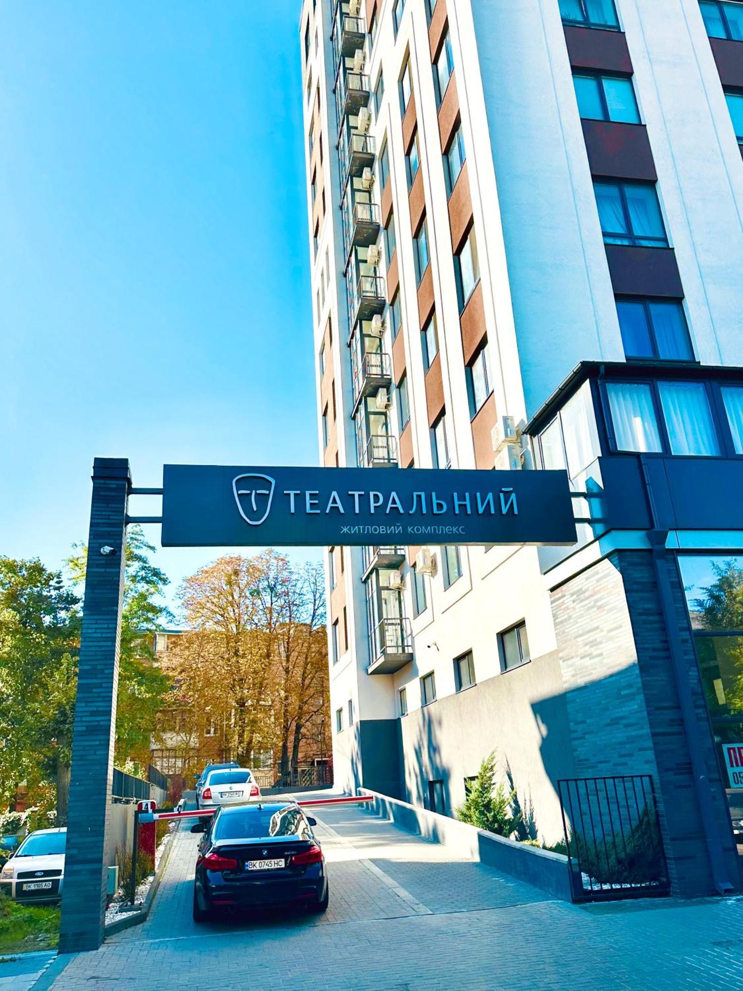 Designer Apartments In The City Center Rivne Esterno foto