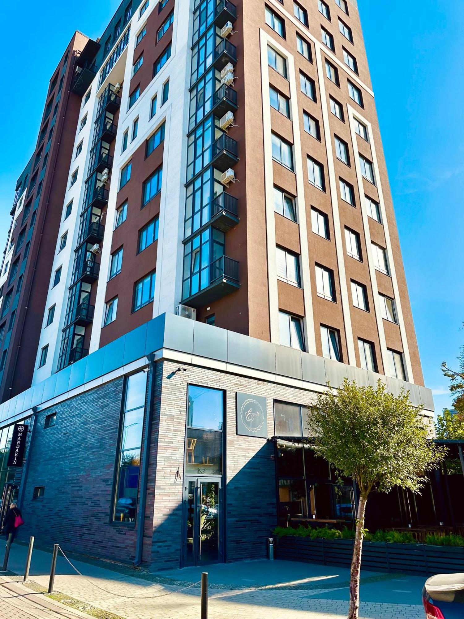 Designer Apartments In The City Center Rivne Esterno foto